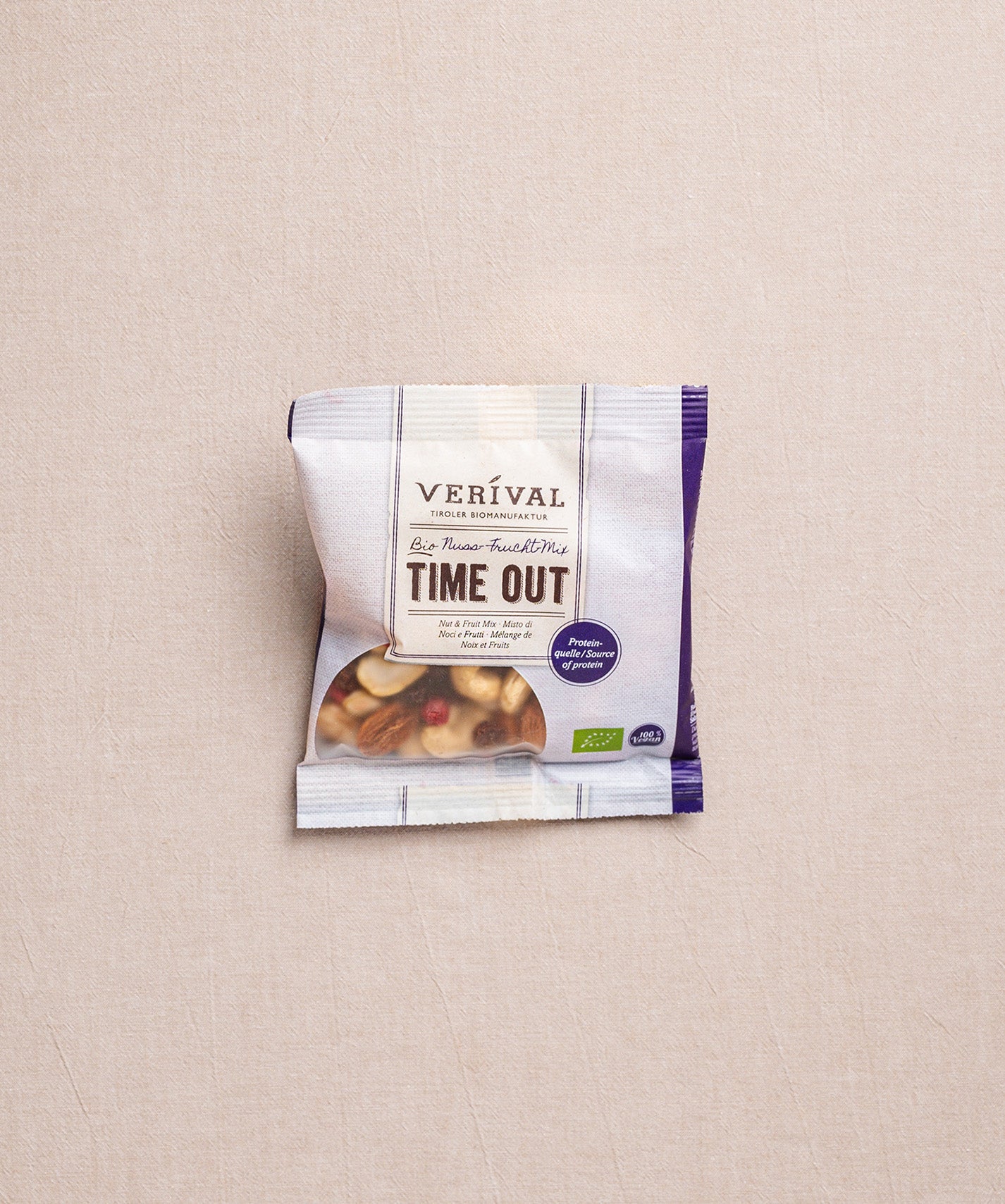 Eine Packung von Verival Bio Time Out Nuss-Frucht-Mischung bietet eine Tirol-inspirierte Bio-Proteinquelle für den perfekten, vollwertigen Snack.