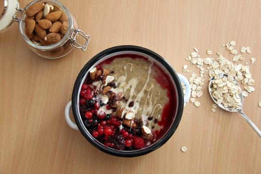 Vanilla pudding oats with berries